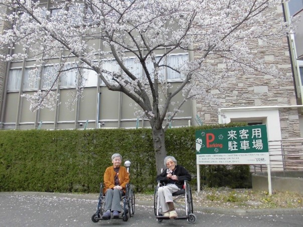 仲良く並んで記念撮影です