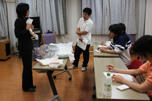 新入職員研修「排泄ケアの基本」講義 新入職員研修「排泄ケアの基本」
